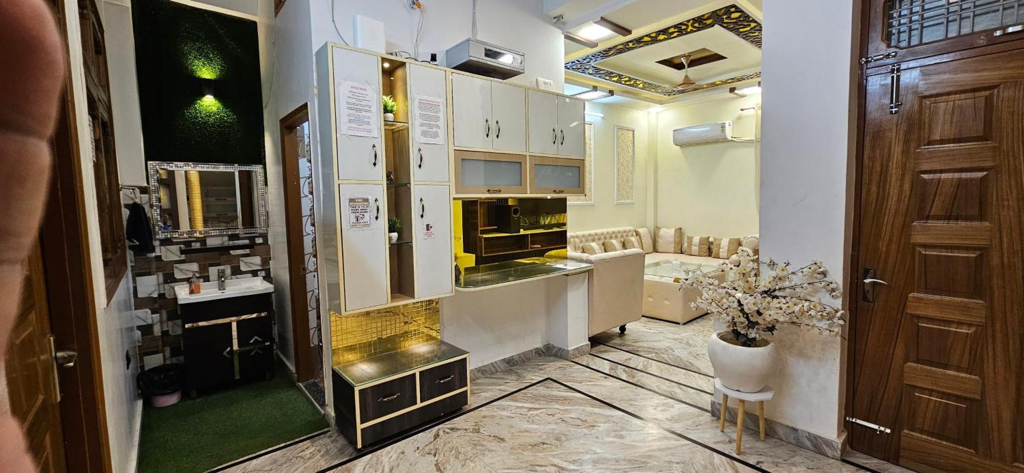 Blessing'S Home Stay 4 Bedroom Luxury Villa Lucknow Buitenkant foto